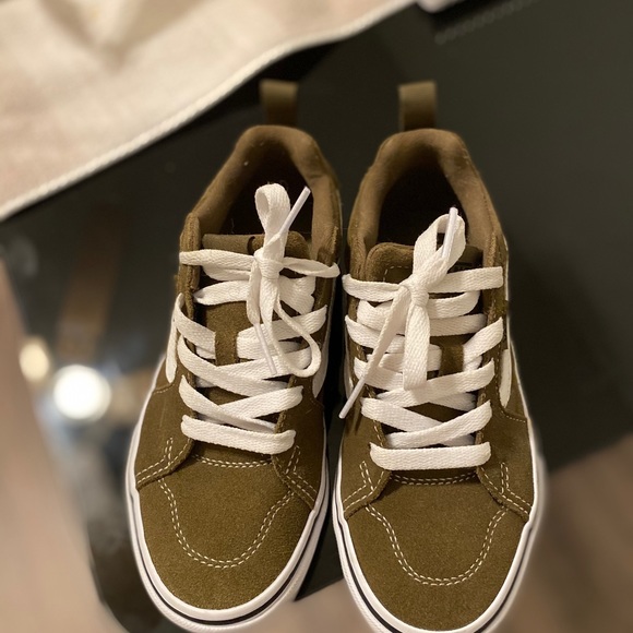 Vans - Picture 6 of 9